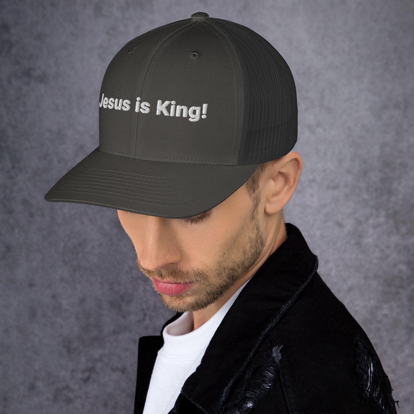"Trucker cap with a wide brim and UV protection for sunny days."